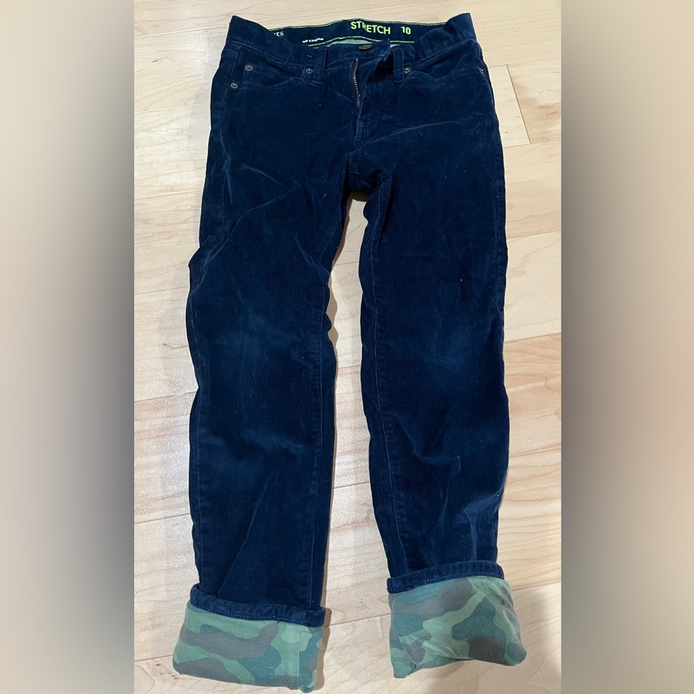 Slim fit, stretch, lined corduroy pants. Excellent condition!